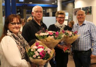 Jubilarissen en laser gamen tijdens zilveren uitje personeel Albert Heijn