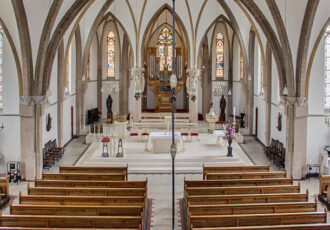 Wandel de kerk uit in Verwondering