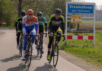 Internationaal startveld in Ronde van Overijssel