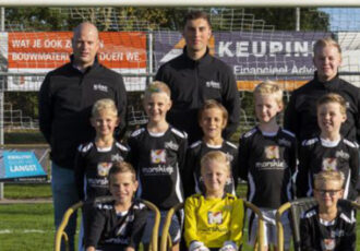 KOSC JO9-1: Jonge voetballers die willen leren en Tiki-Taka spelen en elkaar steunen met ‘Lekker man’