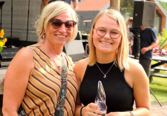 Fenne Toenink wint het Twents Songfestival