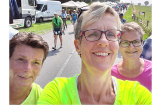 De vierdaagse van Monique Oude Egbrink: “Kijk die kuiten gaan”