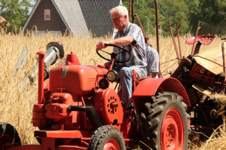 De brandende zon deert de noeste werkers op het land niet