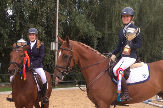 Yanne Lubbers en Manon Roetenberg clubkampioen Bergruiters