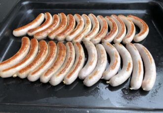 TCO leden genieten van Tennissen Bratwurst und Schnaps