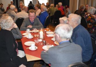 Sfeervolle Kerstviering in Protestantse kerk en Ons Gebouw