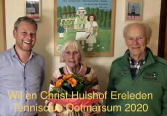 Wil en Christ Hulshof ereleden Tennis Club Ootmarsum!