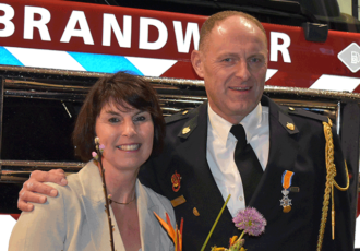 Betrouwbare en realistische Tom Busscher neemt als brandweerman afscheid met een Koninklijke onderscheiding