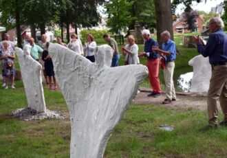 Drie witte wieven in Engels’tuin voor derde keer onthuld