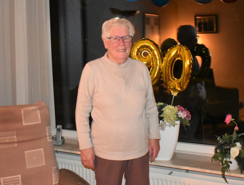 Een kwieke Lies Leussink viert haar 90e verjaardag