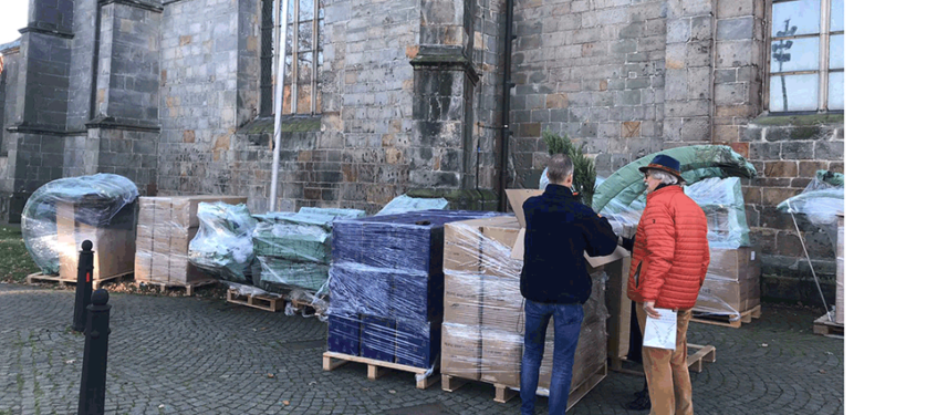 Nieuwe kerstbomen op het Kerkplein