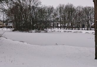 Geen schaatspret in Ootmarsum: gevaarlijk ijs ’n Wiel’nhof