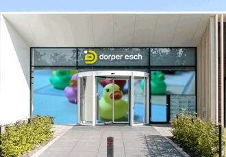 250 badeendjes om te vieren dat de zwemlessen weer beginnen