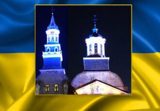 Solidair met Oekraïne:  Ootmarsumse kerktorens in het blauw