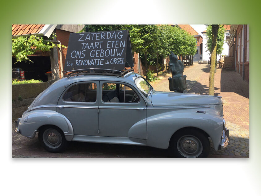 Heel de kerk bakt voor het orgel