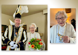 Bloemen en een onderscheiding van de prins voor Mieke Reinders