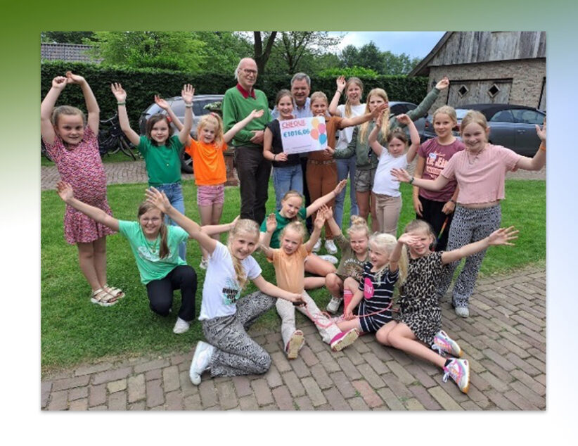 Pinksterbruidjes Agelo zorgen voor ruim 1000 euro voor Stichting Leergeld
