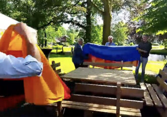 Nieuwe picknickbanken sieren Engels’ tuin