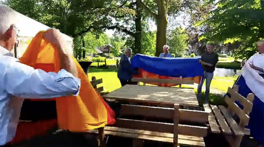 Nieuwe picknickbanken sieren Engels’ tuin