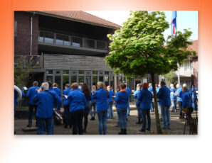 Harmonie Caecilia brengt senioren in Oranje stemming