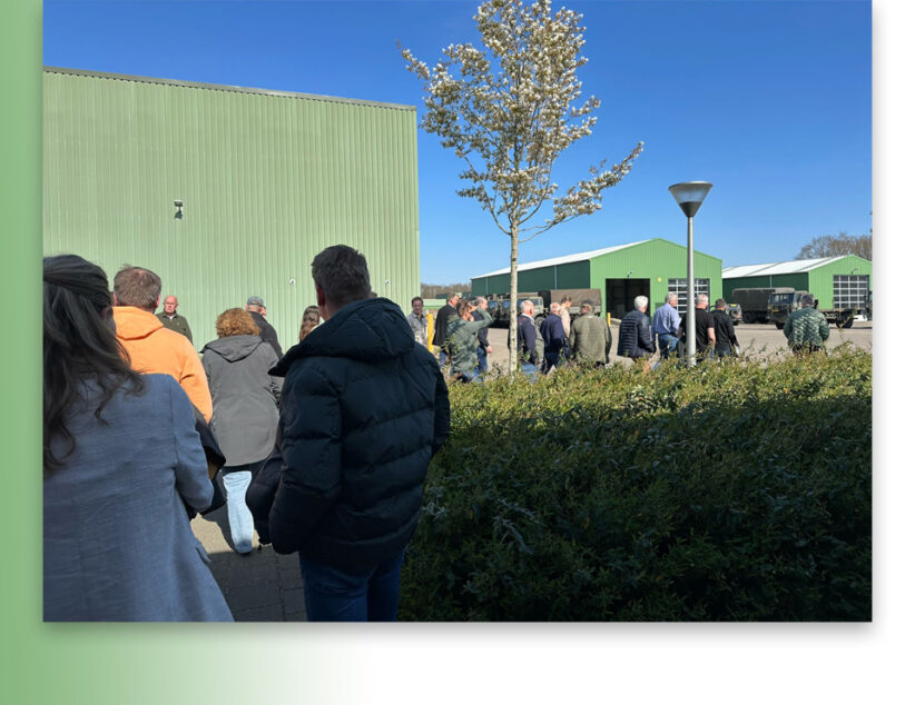 Leden ondernemersvereniging MANS Twente naar NAVO depot in Almelo