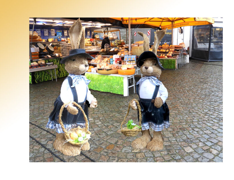 Paashaas op de weekmarkt in Ootmarsum
