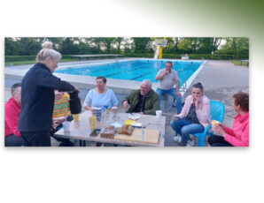 Groentebroertje Toon duikt ‘onder’ in zwembad de Kuiperberg