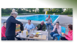 Groentebroertje Toon duikt ‘onder’ in zwembad de Kuiperberg