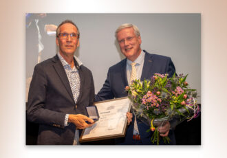 Bart Buijs ontvangt Overijsselse Erepenning bij afscheid als directeur Het Oversticht