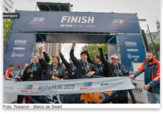 Alle deelnemers in 34ste Roparun over de finishlijn in Rotterdam
