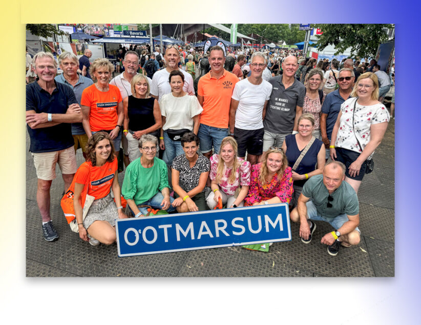 Ootmarsumse wandelaars  kleuren ook de Vierdaagse van Nijmegen