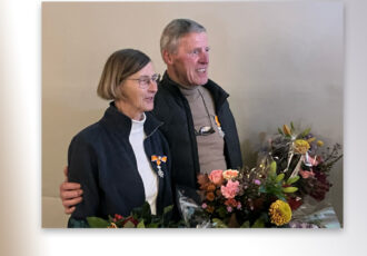 Ria en Jan Eertman koninklijk onderscheiden tijdens jaarvergadering Lammerink Set-Up ‘65