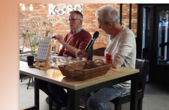 Deelnemers genieten van KOSC Bingo