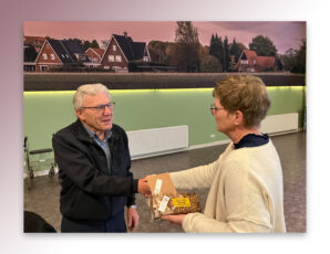 Jubileum Tafeltje Dekje voor chauffeur Jan Veenhuis