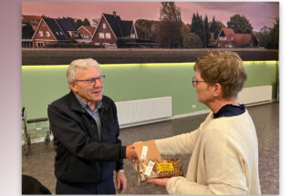Jubileum Tafeltje Dekje voor chauffeur Jan Veenhuis