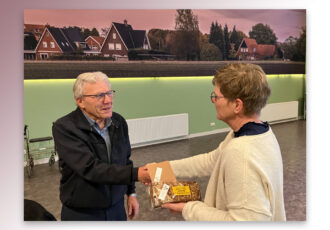 Jubileum Tafeltje Dekje voor chauffeur Jan Veenhuis