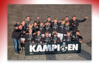 KOSC JO13-1 als kampioen naar de hoofdklasse