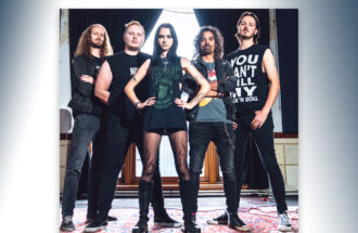 Lian Nijhuis  maakt de cirkel rond bij ‘Roundabouts’