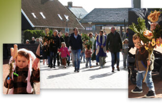 Een lief gebaar tijdens de Palmpaasoptocht