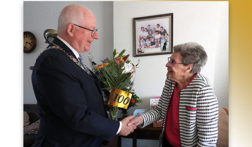 100-jarige Annie geniet van haar mijlpaal