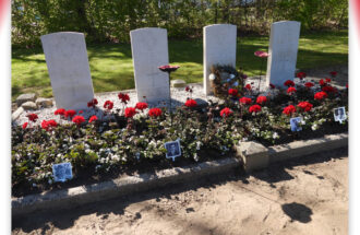 Oorlogsgraven ‘vertellen’ een bijzonder verhaal