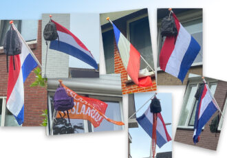 De vlaggen hangen uit voor de geslaagden