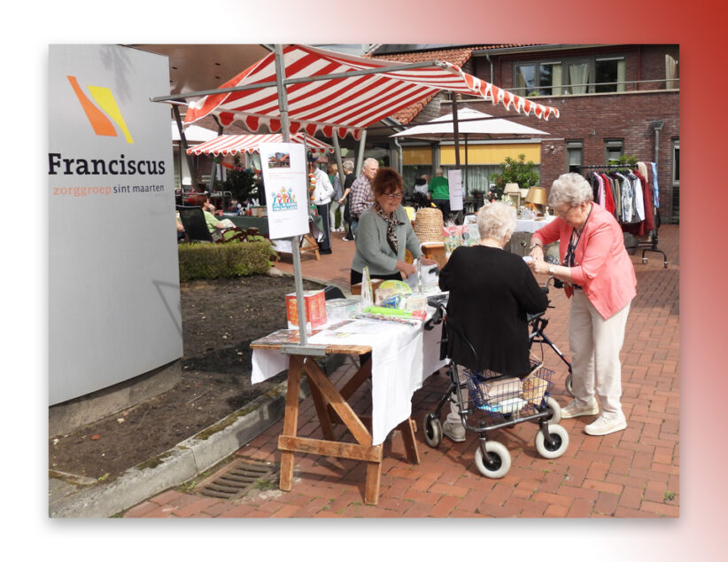 Zonnetje schijnt tijdens zomermarkt Franciscus