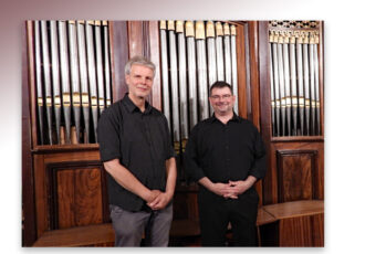 Veel variaties in het wandelconcert van Henk en John Linker